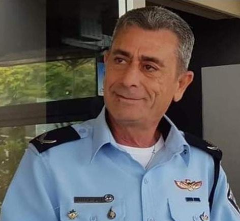 זה המחליף של הניצב שדילג על הפצוע במדרגות