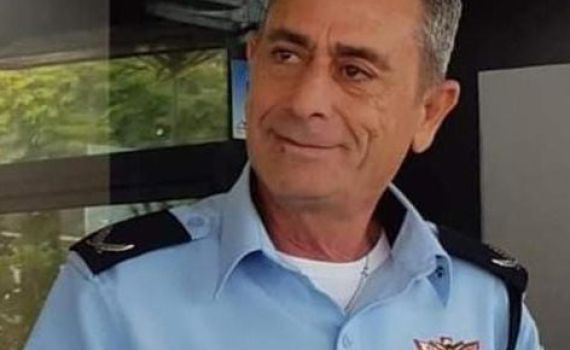 זה המחליף של הניצב שדילג על הפצוע במדרגות