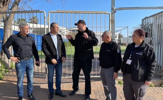 יום אחרי הפיגוע: בחדרה מנסים לחזור לשגרה