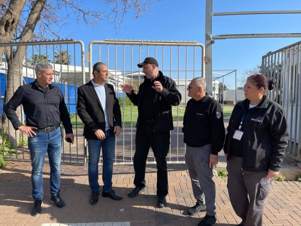 יום אחרי הפיגוע: בחדרה מנסים לחזור לשגרה