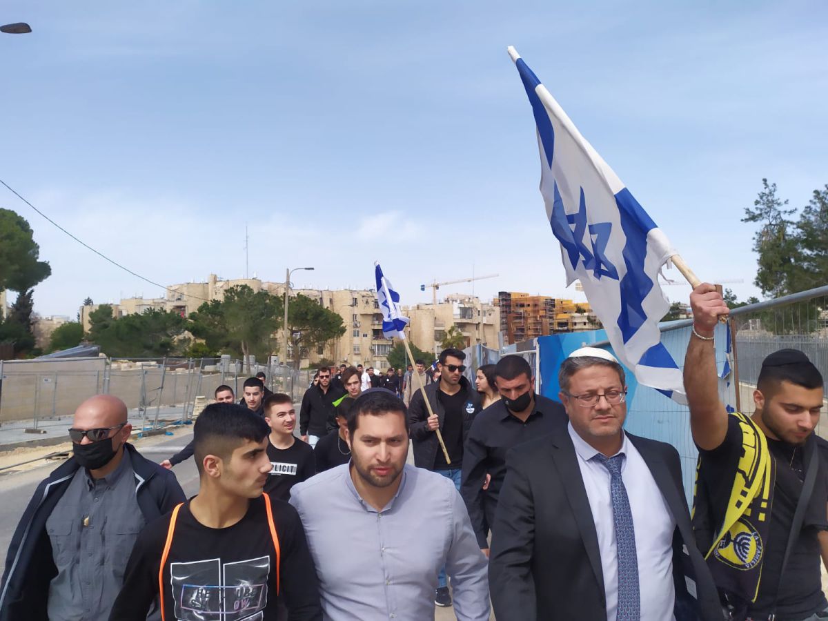 צפו: "הדם עוד רותח" בן גביר הפגין נגד מנהל התיכון