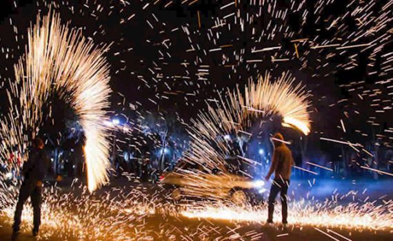 באיראן חוגגים את "חג האש"; במשטר חוששים