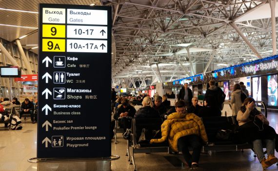 החשש החדש: משטר צבאי ברוסיה, אלפים בורחים