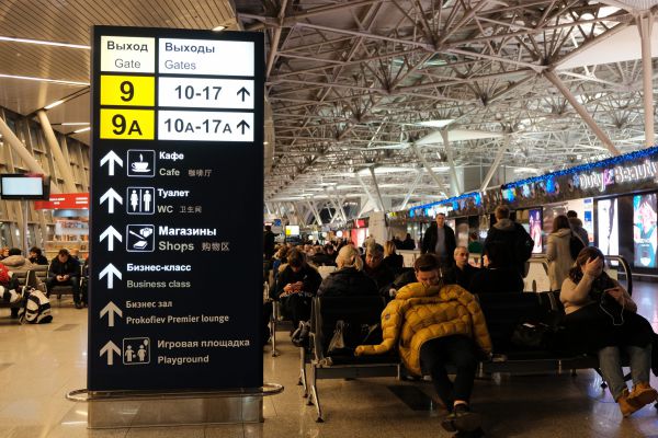 החשש החדש: משטר צבאי ברוסיה, אלפים בורחים