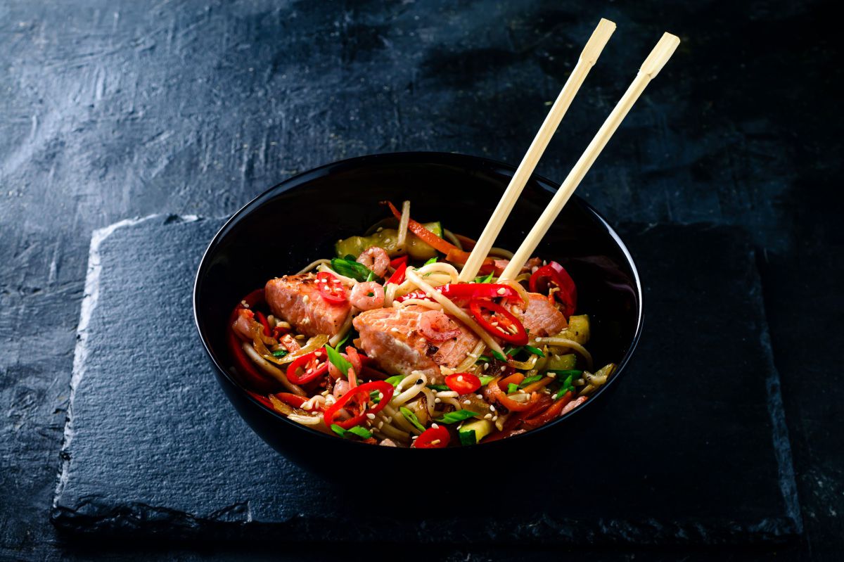 בלי מאמץ: מתכון למוקפץ עם סלמון