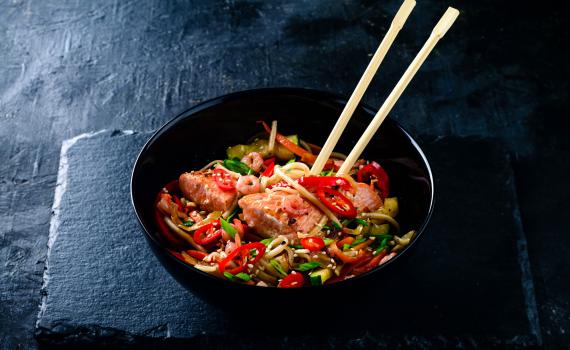 בלי מאמץ: מתכון למוקפץ עם סלמון