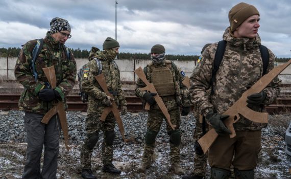 דיווח: רוסיה מגייסת שכירי חרב סורים לאוקראינה