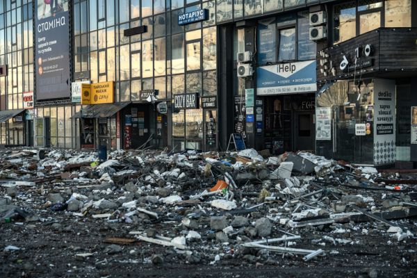 עשרות הרוגים בחרקוב, מריופול נצורה בלי חשמל