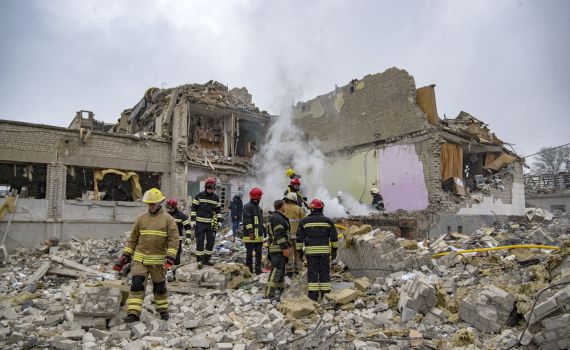 עוצר יוטל בקייב, בסיס צבאי הותקף במערב המדינה