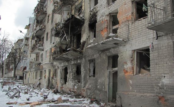 הרוסים הפציצו תאטרון שבו התחבאו מאות אזרחים