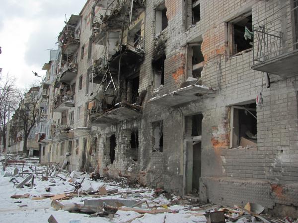 הרוסים הפציצו תאטרון שבו התחבאו מאות אזרחים