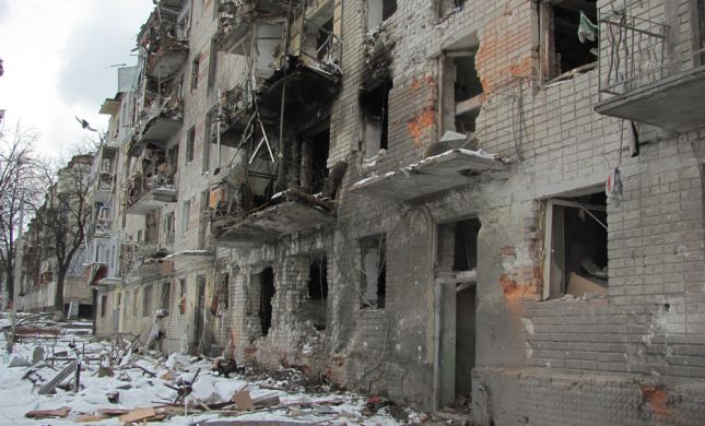  הרוסים הפציצו תאטרון שבו התחבאו מאות אזרחים