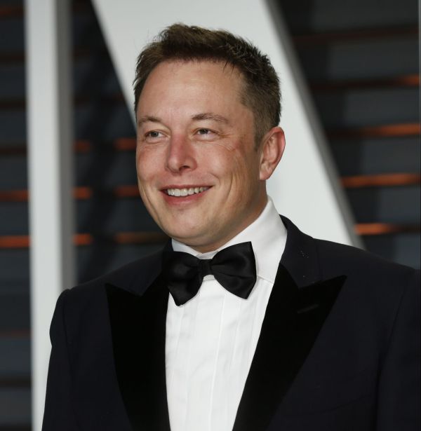 מאתגר את פוטין: אילון מאסק מזמין אותו לקרב