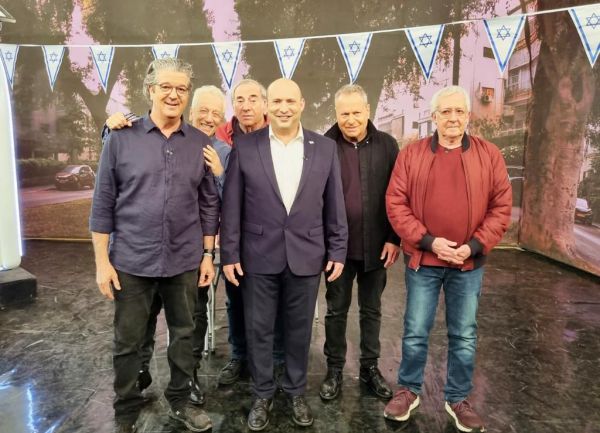 ראש הממשלה בנט הצטלם לתכנית ספיישל של 'זהו זה'