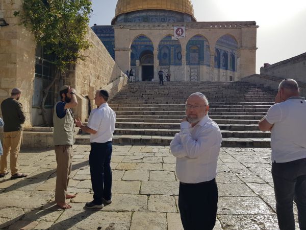 בניגוד לעמדת הרבנות: ראש מינהל הגיור עלה להר הבית