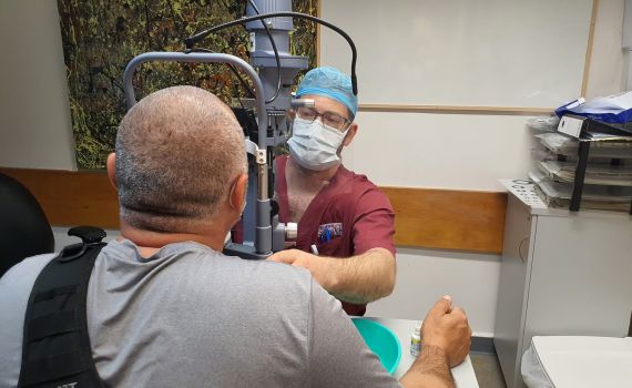 רסיס הוצא מעינו של לוחם ימ"ס שנפצע בפיגוע בחדרה