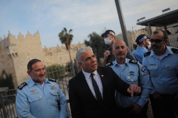 לאחר הביקור של לפיד בשער שכם: חמאס מאיים