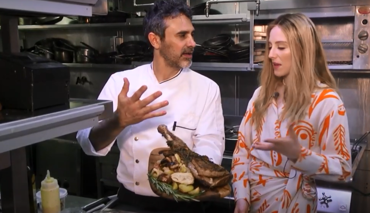 גולן גורפינקל מבשל פסח עם שפית דתיה ● צפו
