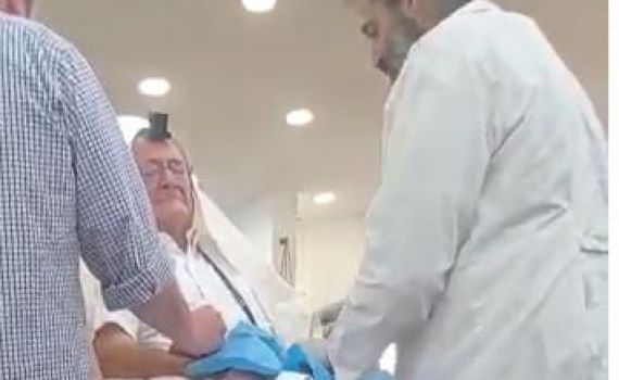 צפו: ניצול השואה בברית נינו בעיצומה של הצפירה