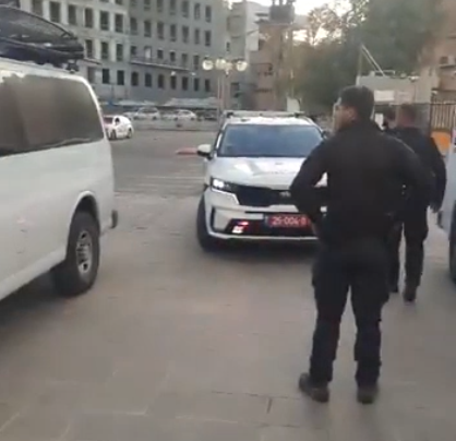 לאחר האיומים: אב ודוד המחבל נלקחו למעצר