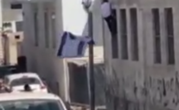 לאחר התיעוד ביפו: נעצרו חשודים בהורדת דגלי ישראל