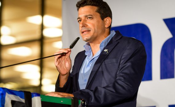 ההצעה של נפתלי בנט לעמיחי שיקלי