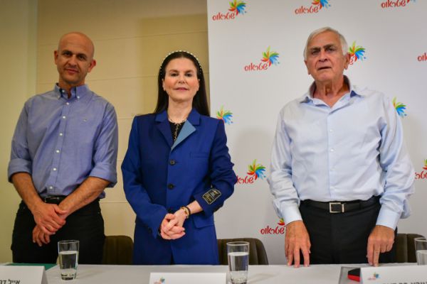 הסערה בשטראוס| ההנהלה מודה: "היו יונים במפעל"