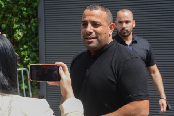 גורמים בלשכת בנט: קארה בובה על חוט של שקד