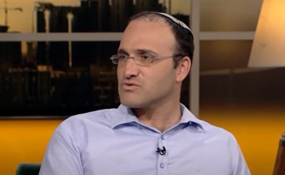 הרב אילעאי עופרן: השלטים האלה מוציאים אותי מדעתי