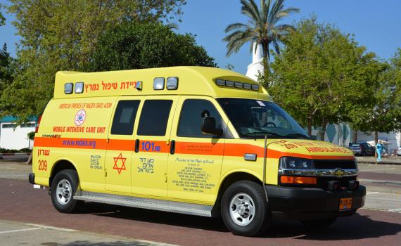 הולך רגל נפגע מרכב בבאר יעקב, מצבו קשה