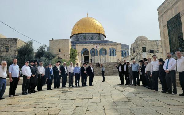 50 רבנים עלו להר הבית: "חותמת היתר רבנית"