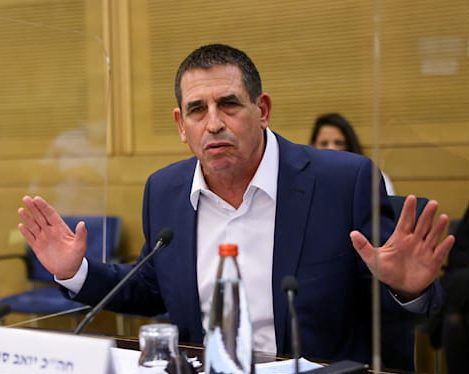 כדי לקנות בית לבת שלו: הבקשה של סגן שר הבט"פ