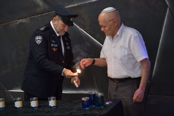 משטרת ישראל מתייחדת עם זכרם של הנספים בשואה