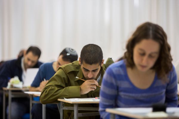 פחות מבחנים ויותר עבודות: כך תראה הרפורמה בבגרויות