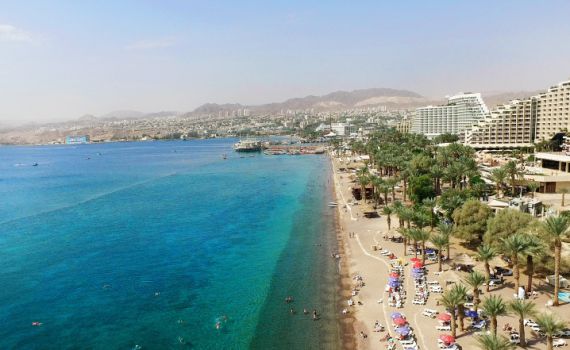 דרמה באילת: נופשים פונו בשל ערבוב חומ"ס בבריכה