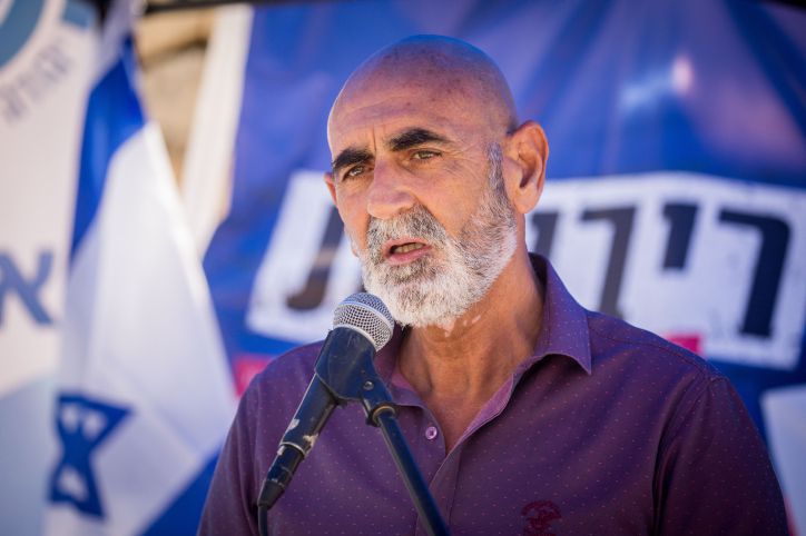 יו"ר מועצת יש"ע תוקף: "גנץ לא שם על בנט ולפיד"