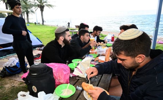 היום הראשון לחוה"מ: מאות אלפים טיילו בשמורות הטבע