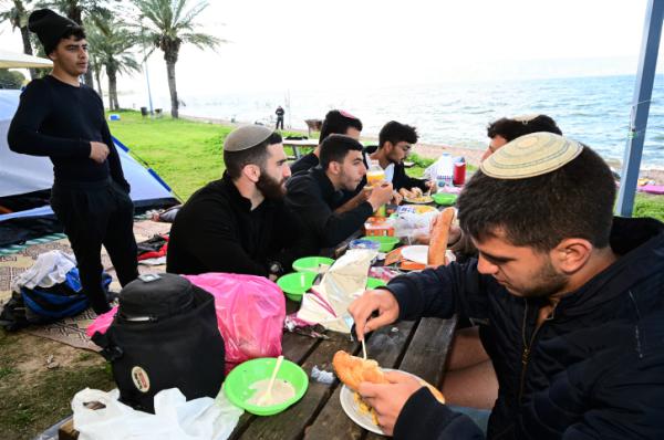 היום הראשון לחוה"מ: מאות אלפים טיילו בשמורות הטבע