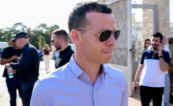 דוקטורנט וכמעט מפקד: דברים שלא ידעתם על עמית סגל