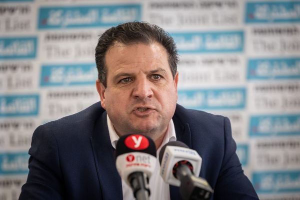 נתניהו יצטרך לחפש את האצבע ה-61 במקום אחר