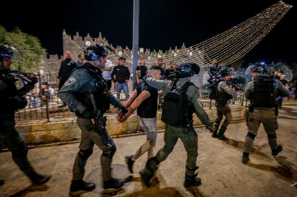 שוב: ערבים התפרעו וזרקו אבנים בשער שכם