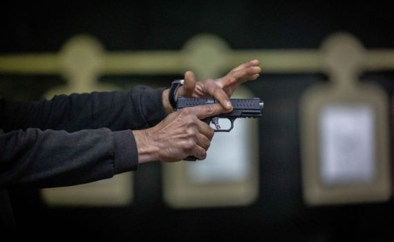 הבעיה עם רישיונות לנשק לא נגמרת בתבחינים