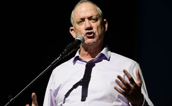 גנץ: כדור אחד במעטפה יכול להפוך לשלושה כדורי אקדח