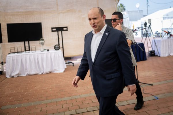 לאט ובזהירות: כך מתפוררת ממשלת בנט