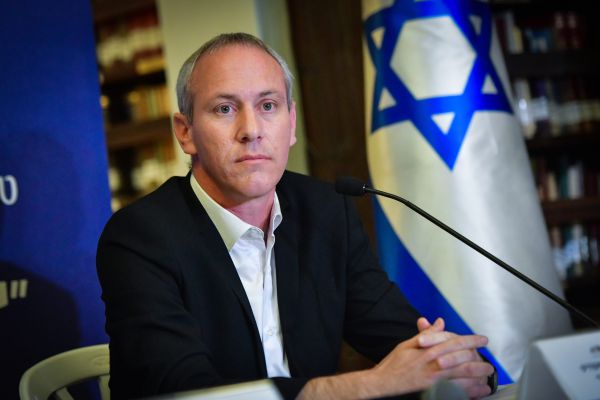 ההצגה על עדויות שוברים שתיקה: חילי טרופר מגיב