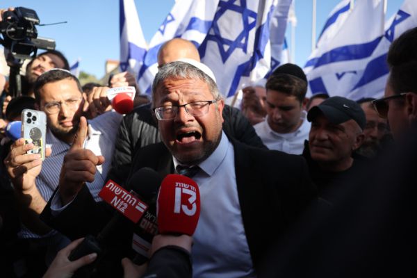 לא הולך לשער שכם: בן גביר מקים לשכה בכיכר צה"ל