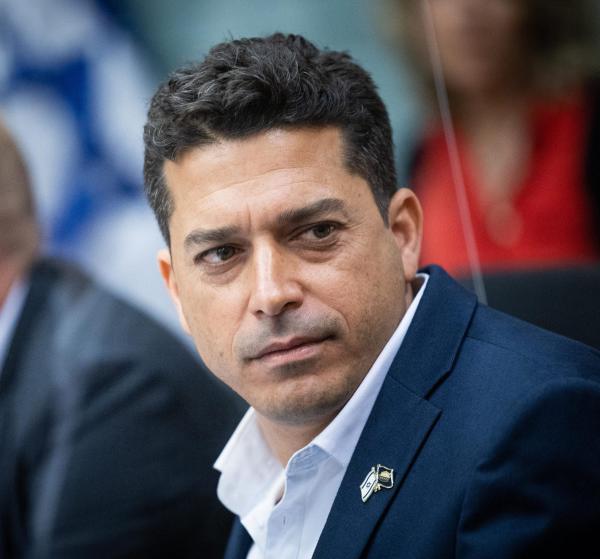 עמיחי שיקלי והפורש מימינה שוב ביחד: 'איש אמת'