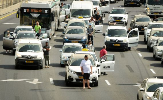 ישראל מתייחדת: צפירה, הנחת זרים וטקס בכנסת