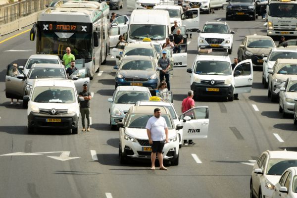 ישראל מתייחדת: צפירה, הנחת זרים וטקס בכנסת