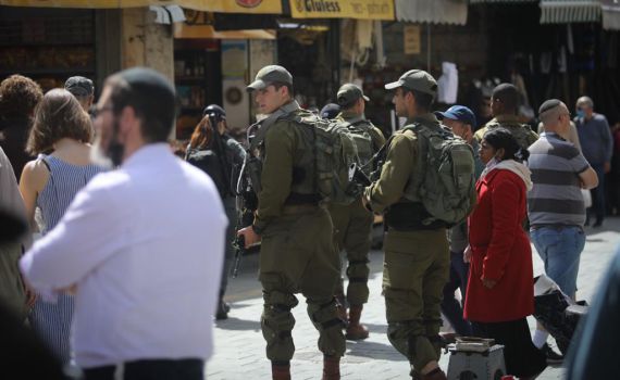 גל הטרור: חיילים מפטרלים ברחובות ירושלים